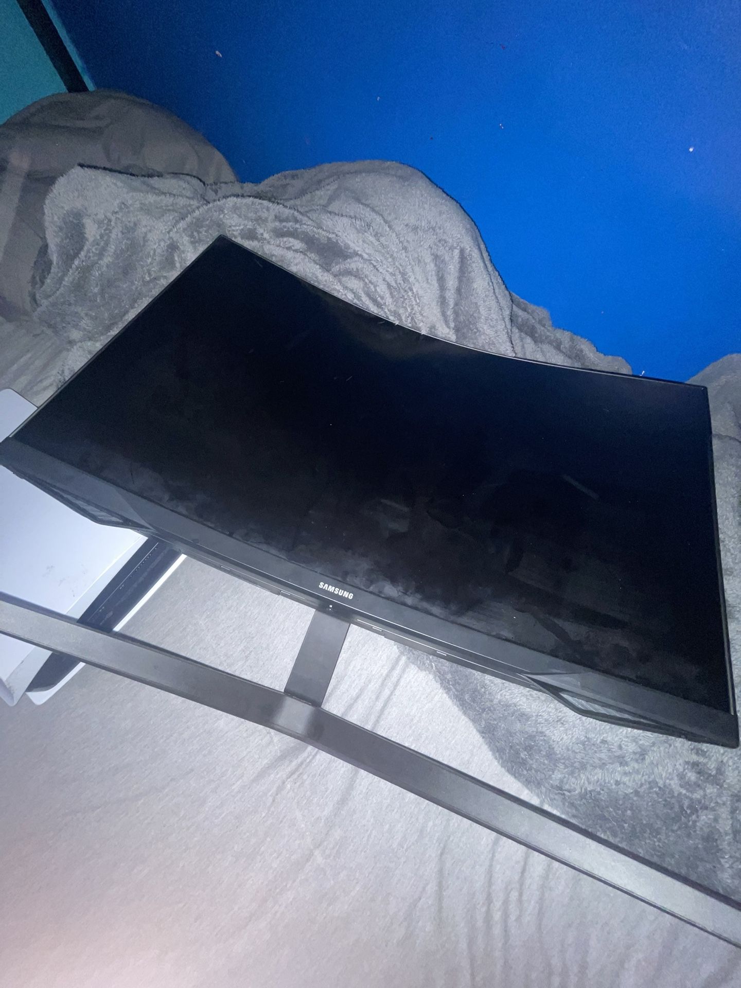 27 Inch Curved Monitor