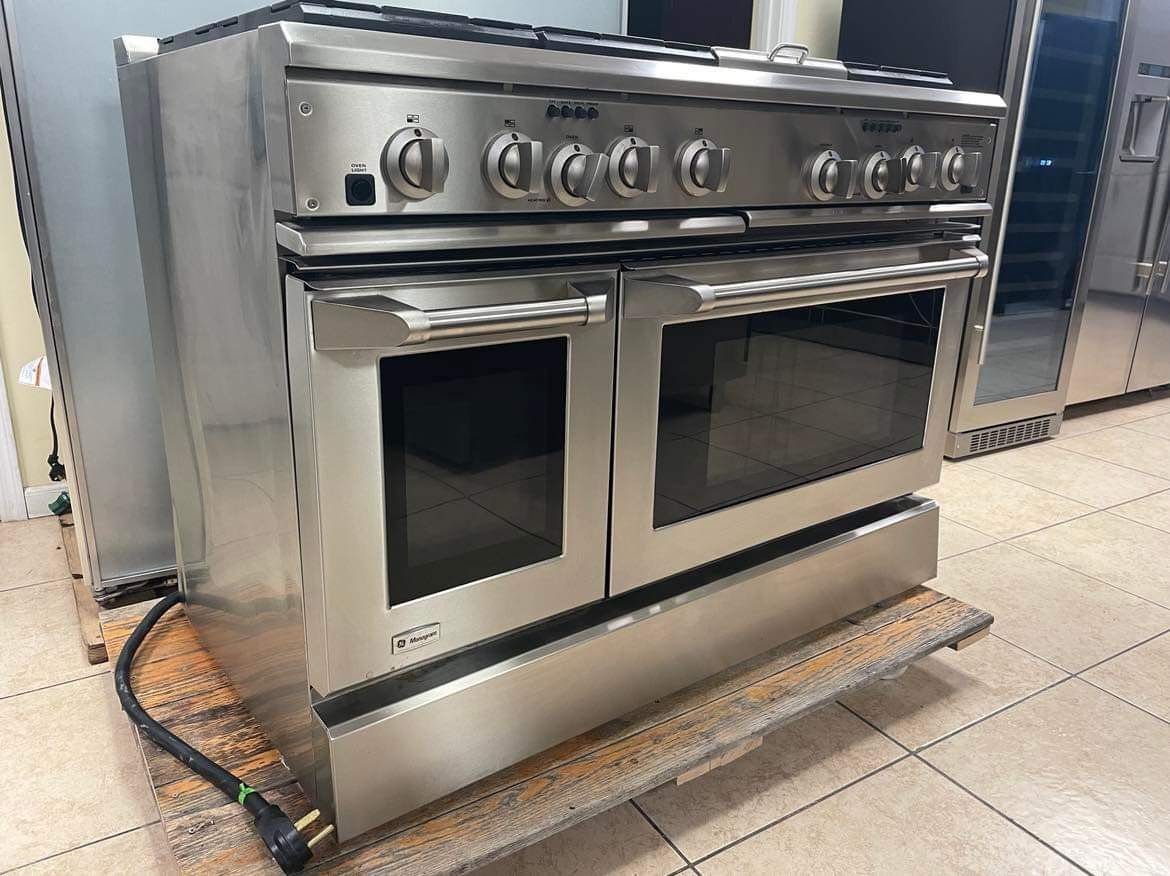 GE Monogram 48" DualFuel Professional Range with 6 Burners and Griddle