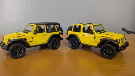 1:34 Scale Diecast Pair of 2018 Jeep Wranglers in Yellow by Kinsmart