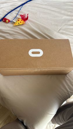 Meta Quest 2 VR Headset + 2 Controllers + Original Box – Used