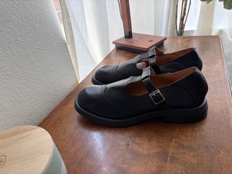 Women’s black loafers size 11
