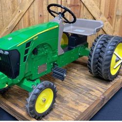John Deere Pedal Tractor 8530 