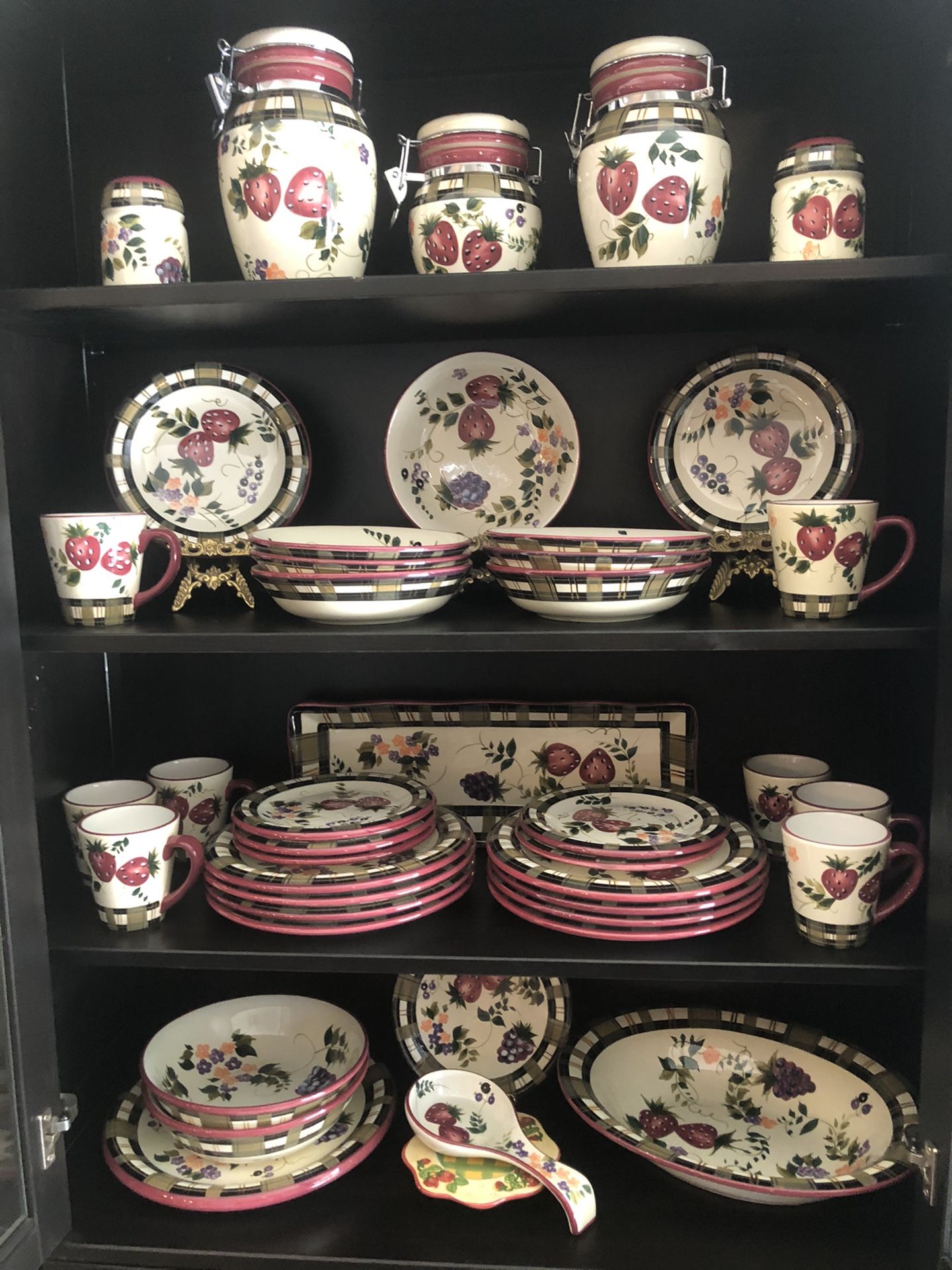 Gorgeous Set of ONEIDA Strawberry Plaid Hand Painted Dinnerware Grapes Berries MINT