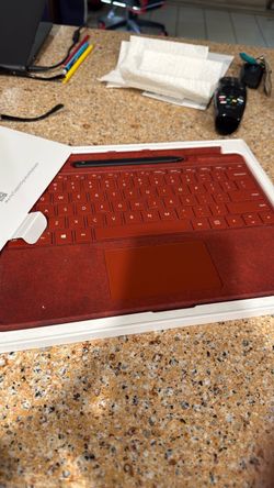 Microsoft Surface Pro Signature Keyboard w/ Slim Pen 2