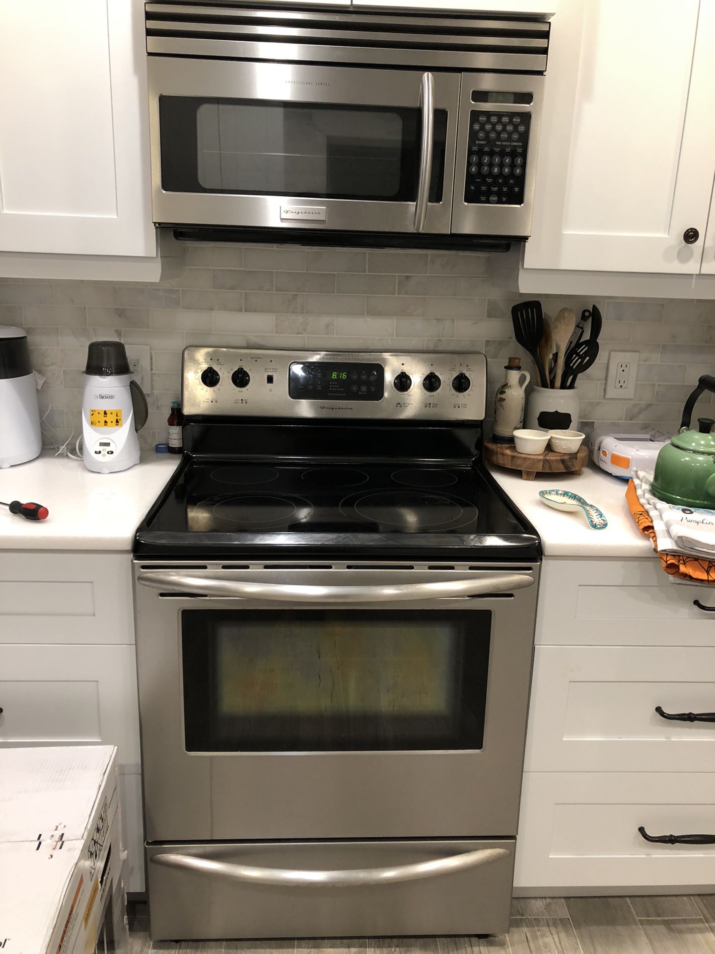 Frigidaire microwave and stove