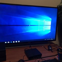 Samsung Monitor And Desk Set Up