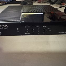 Araknis Networks Gigabit VPN Router AN-110-RT-2L1W