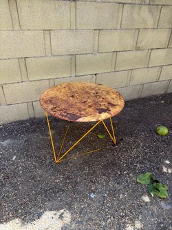 Free outdoor coffee table- needs love!