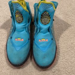 LeBron 19 Christmas 