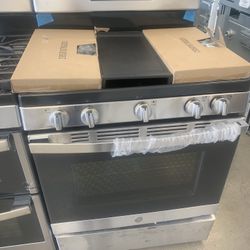 New Scratch And Dent GE Gas Stove Stainless 6 Months Warranty .