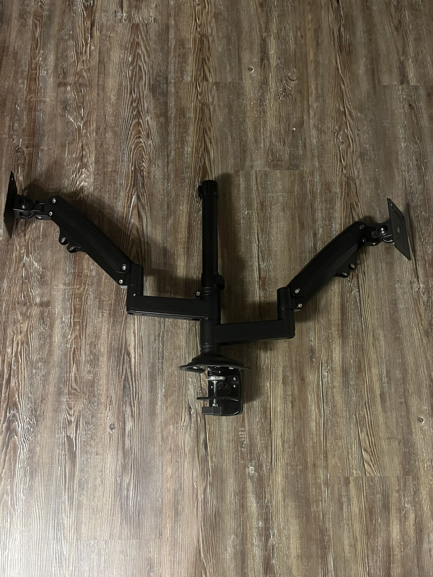 Dual Monitor Arm