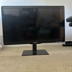 Philips 40” LED TV w/ Universal Remote – Works Great