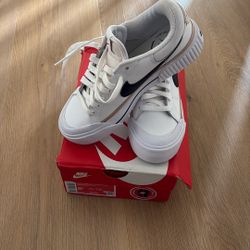 Nike Court Legacy Lift 6.5Women