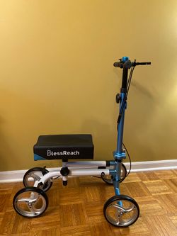 Knee Walker/Knee Scooter/Good condition. /See pictures posted/pick up in Lake Zurich.