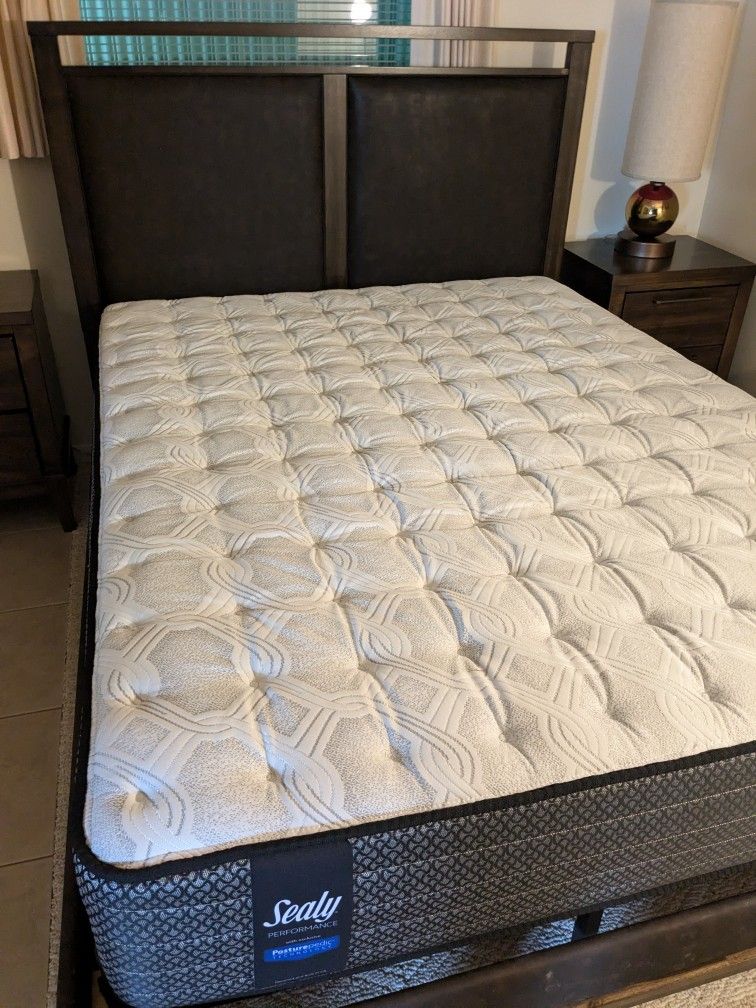 Bedroom Set - Queen size Bed with mattress  & headboard- 2 Dressers - 2 Night Stands mirror 