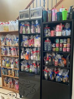 Brand new bath and body works sets, vs sets, and household goods-$10-message me for a time to come shop! higley and ray