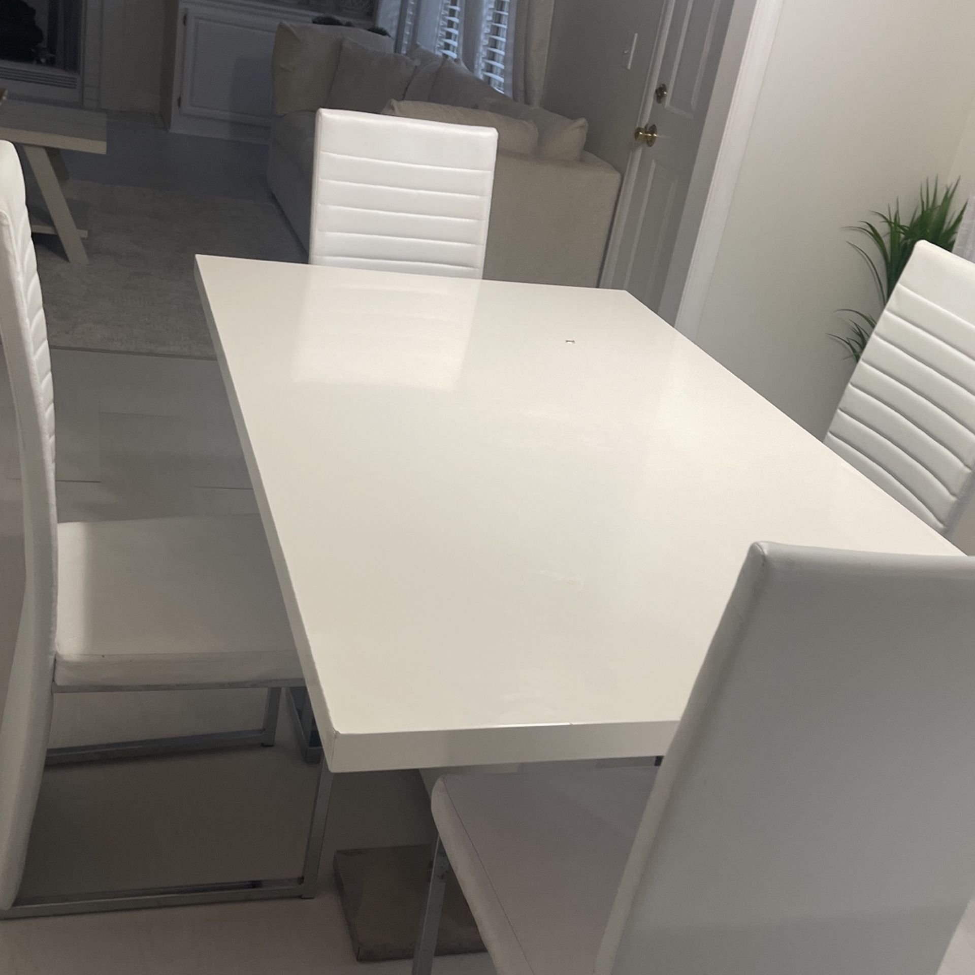White Table With 4 Chairs 