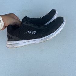 women's size 8 avia