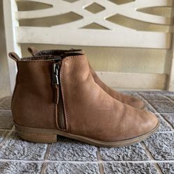 Women’s Boots Size 6