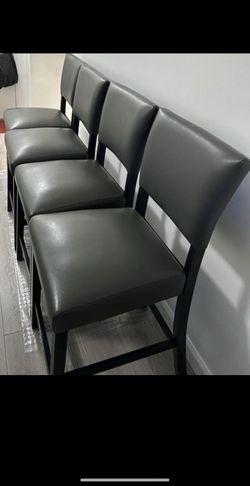 BOB’S Furniture Light Gray Panel Back Upholstered Counter Height Stool