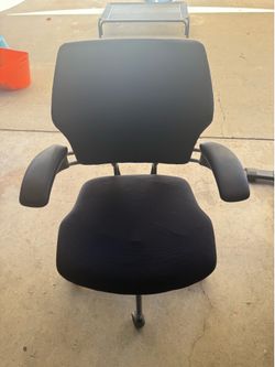 Humanscale freedom chair - used