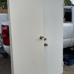 Puertas Interiores Tengo 4 De 24”x80 Y 2 De 32x80 25 Dollars Cada Una