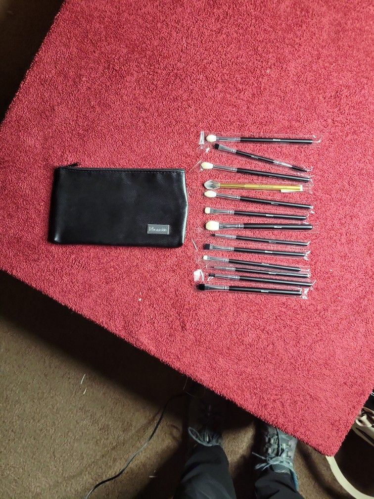 Morphed Make Up Brushes With Bag