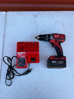 Milwaukee M18 Lithium-Ion Cordless 1/2 in. Hammer Drill Driver Kit with(1) 5.0 Batteries, Charger