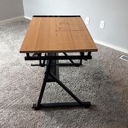 Adjustable art desk