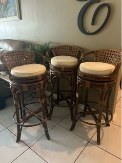 3 BAR STOOLS
