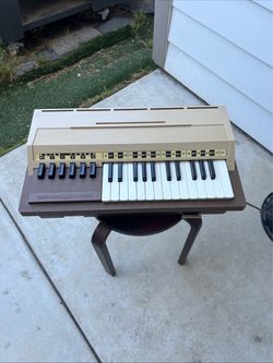 Vintage electric air chord organ