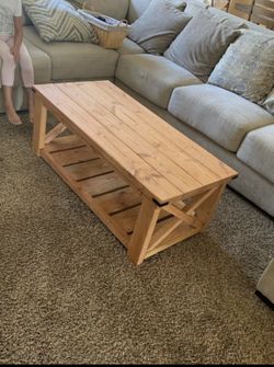 Farmhouse coffee table (please read description)