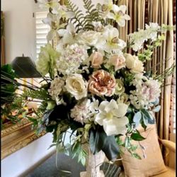 GORGEOUS  FLOWER ARRANGEMENT