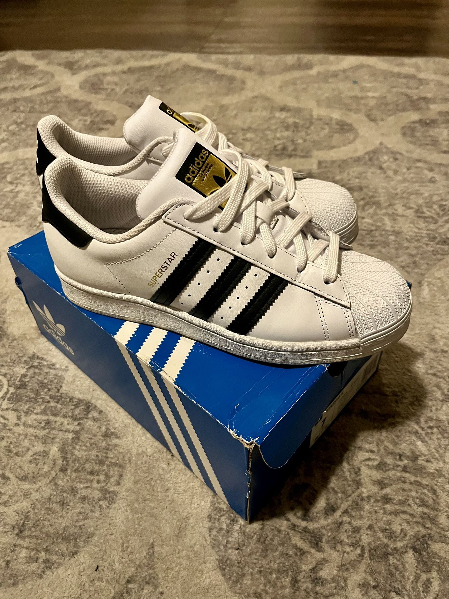 Women’s Adidas Size 7
