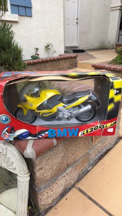 This is a yellow Motor Max BMW K1200RS die-cast toy motorcycle in a 1:6 scale.
