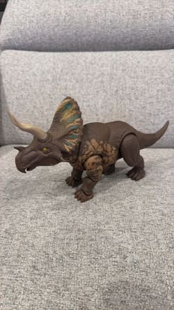 Mattel Jurassic World Wild Roar Triceratops Dinosaur Action Figure Toy