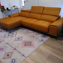 New Luxury Sectional Couch / Free Delivery 