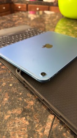 iPad 11 inch ( a16 ) WiFi & Cellular 128GB Sale or Trade