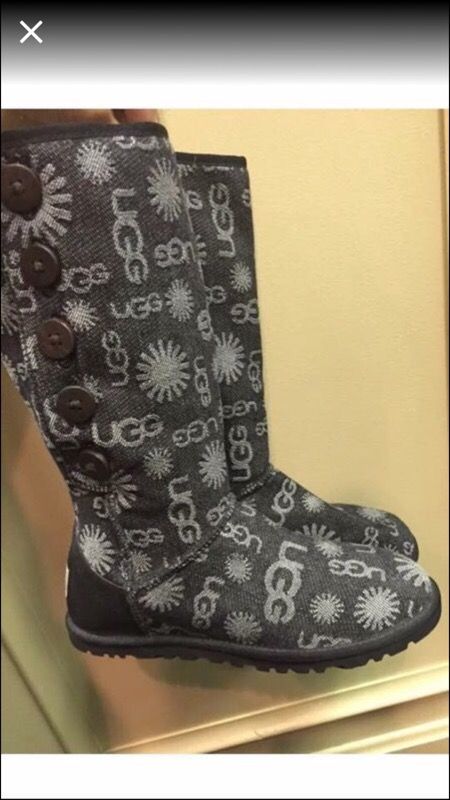 Size 6/7 women's new Uggs logo boots tall