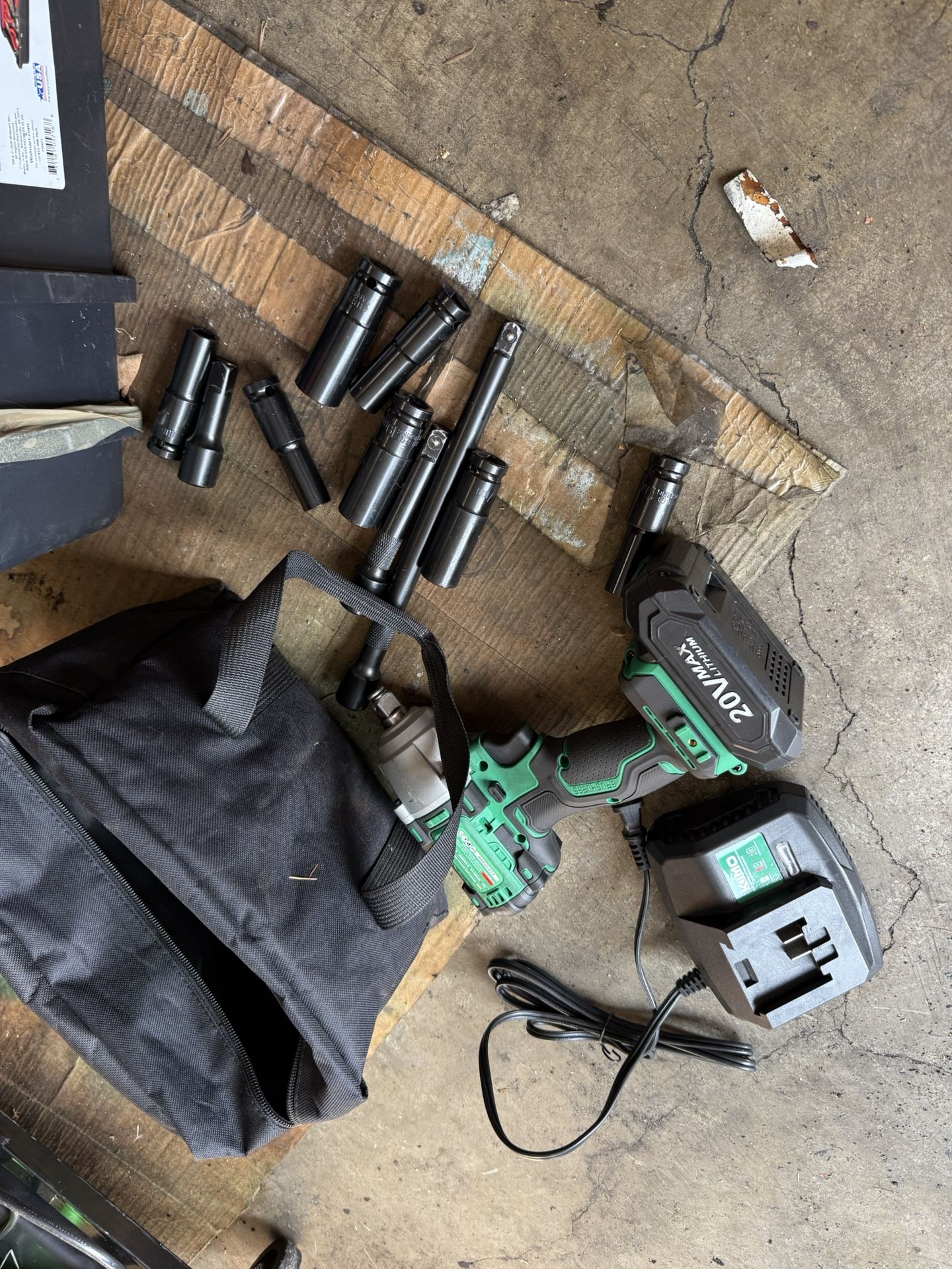 Impact driver W/ Charger