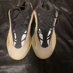 Yeezy 700s 