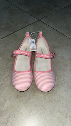 Old Navy Girl’s/ Women’s Mary Jane Flats / Shoes, Size 3Y, 5Y (fits a Size 7)
