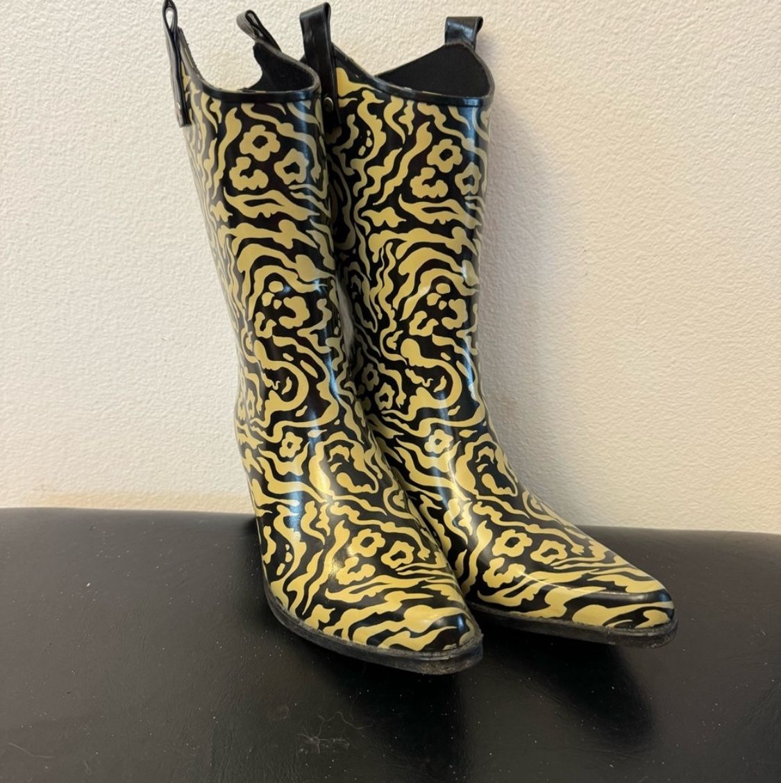 Nomad Women's Yippy zebra print Rain Boots size 8