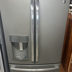 REFRIGERATOR 