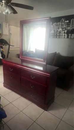 Mirror dresser
