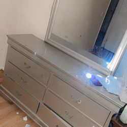 Dresser Free