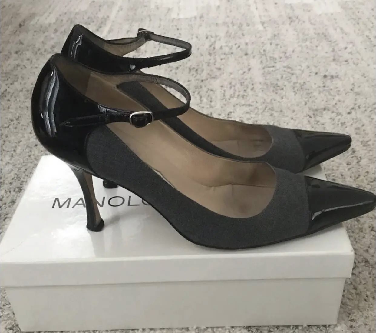 Manolo Blahnik Mary Jane Patent Leather And Wool Heels 40,5