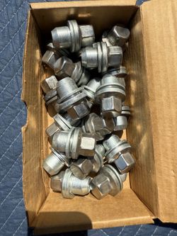 OEM Land Rover Range Rover Lug Nuts 