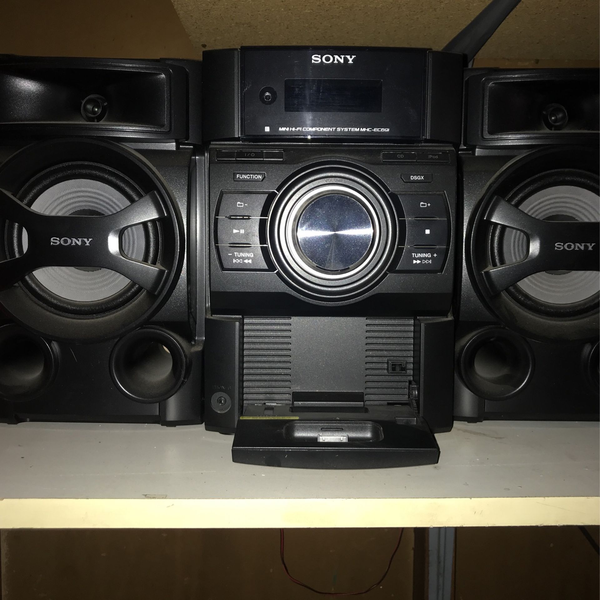 SONY CD Radio and IPad Docking stereo