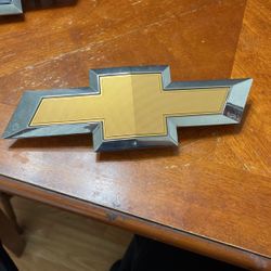Chevy Emblem 
